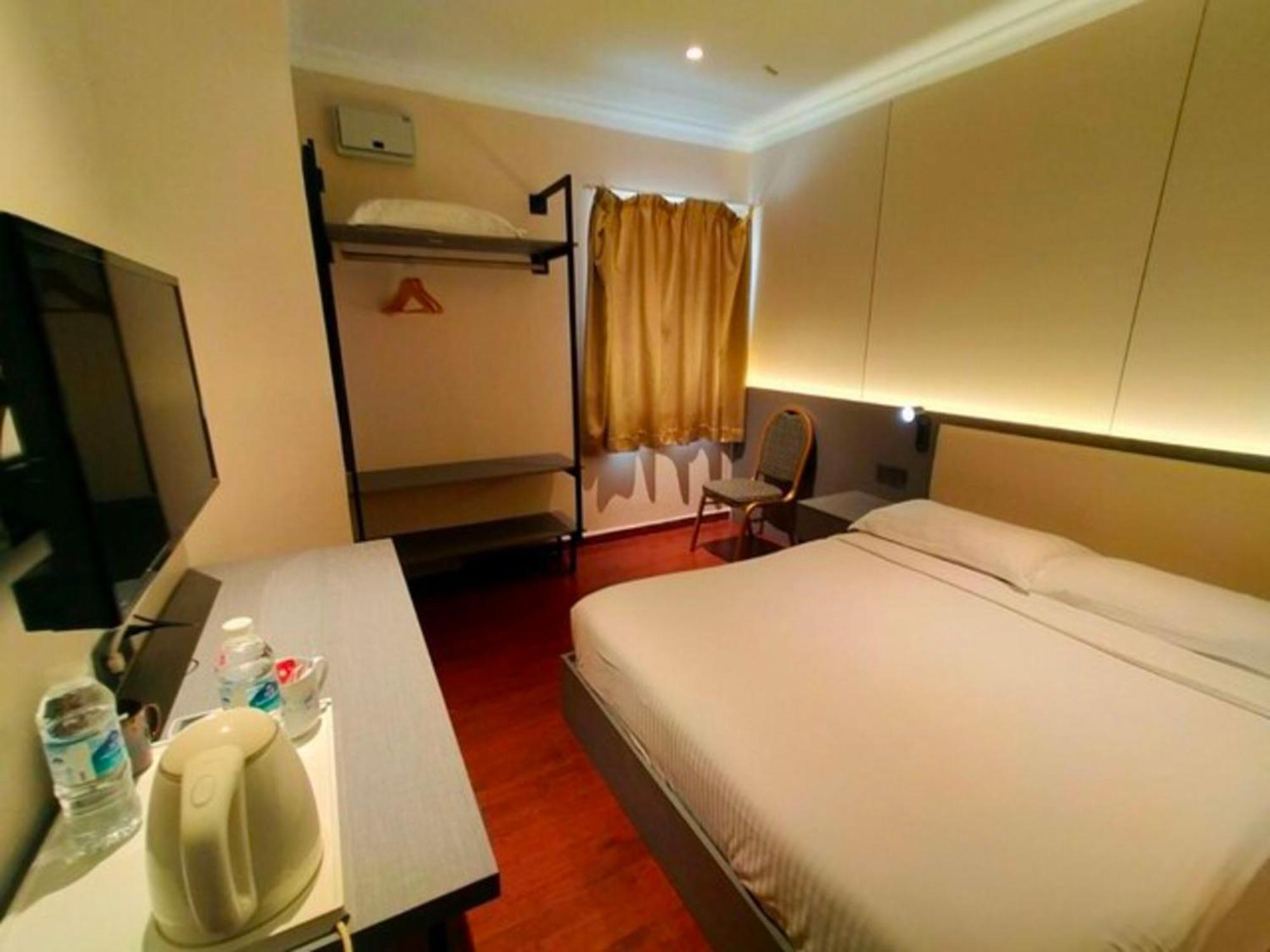 ג'ורג' טאון Super Oyo 998 Queen City Hotel מראה חיצוני תמונה