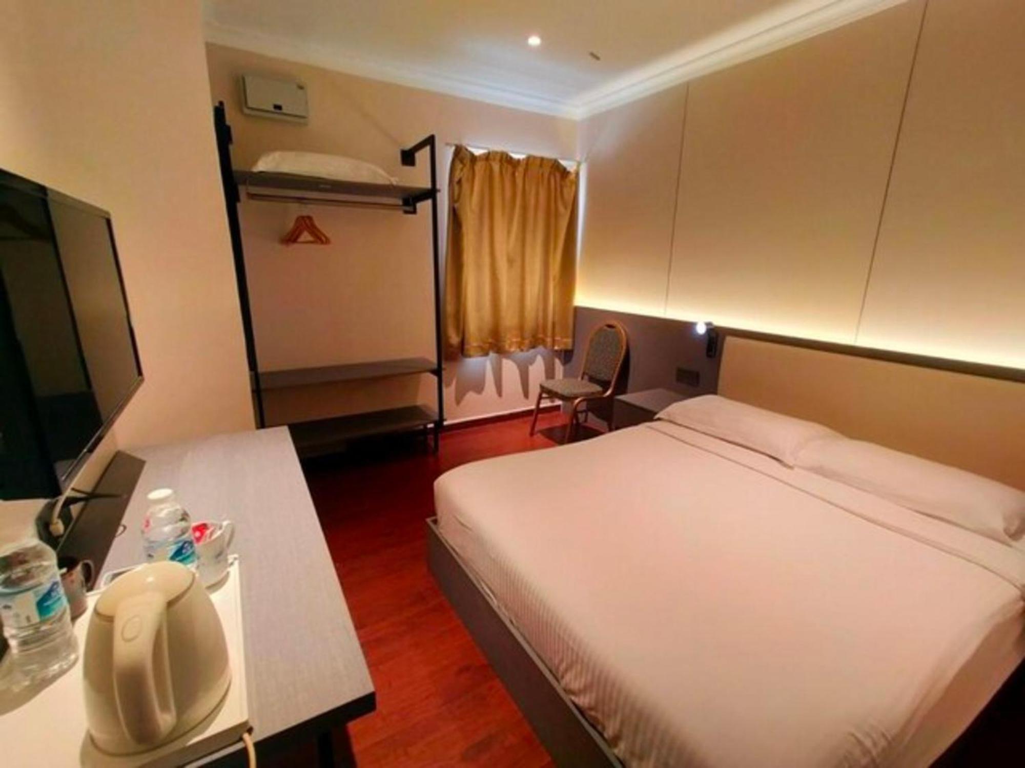 ג'ורג' טאון Super Oyo 998 Queen City Hotel מראה חיצוני תמונה