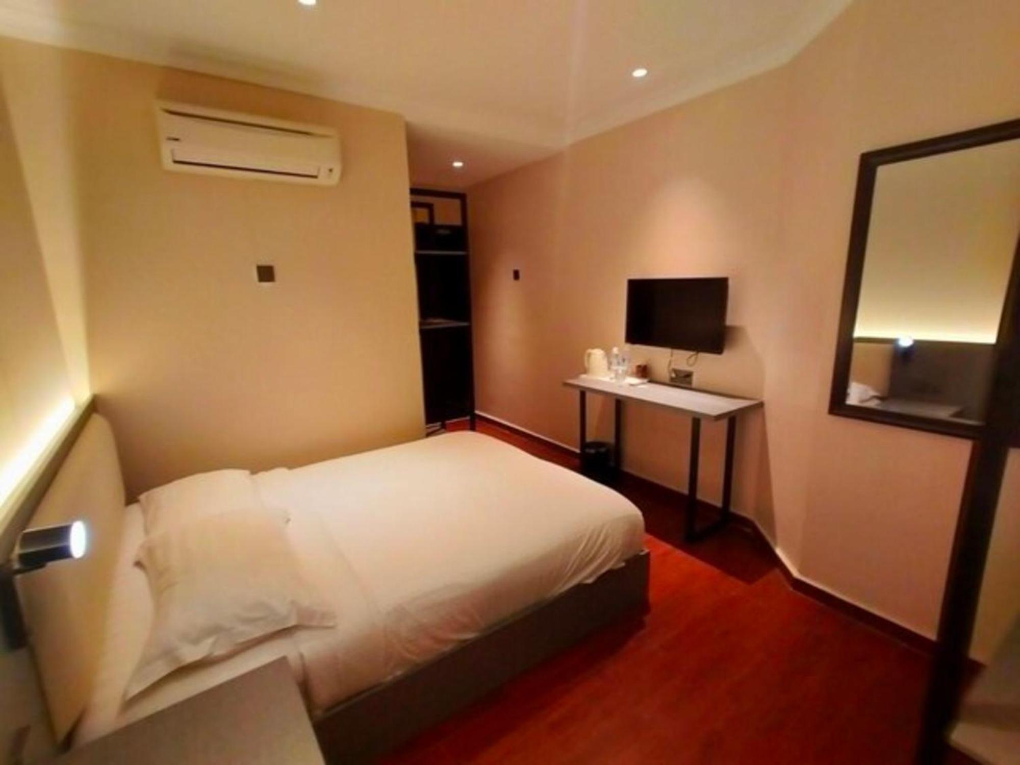 ג'ורג' טאון Super Oyo 998 Queen City Hotel מראה חיצוני תמונה