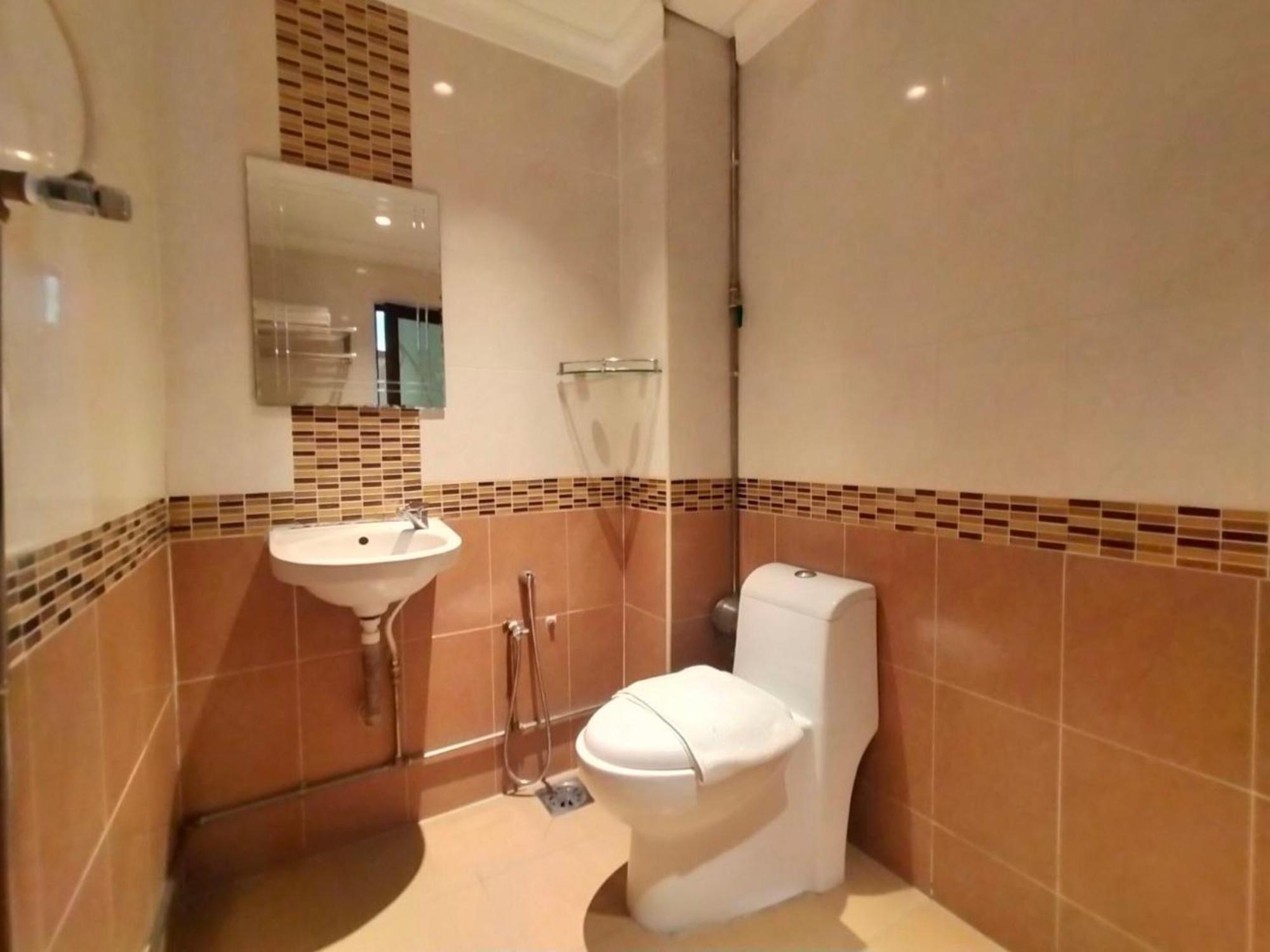 ג'ורג' טאון Super Oyo 998 Queen City Hotel מראה חיצוני תמונה