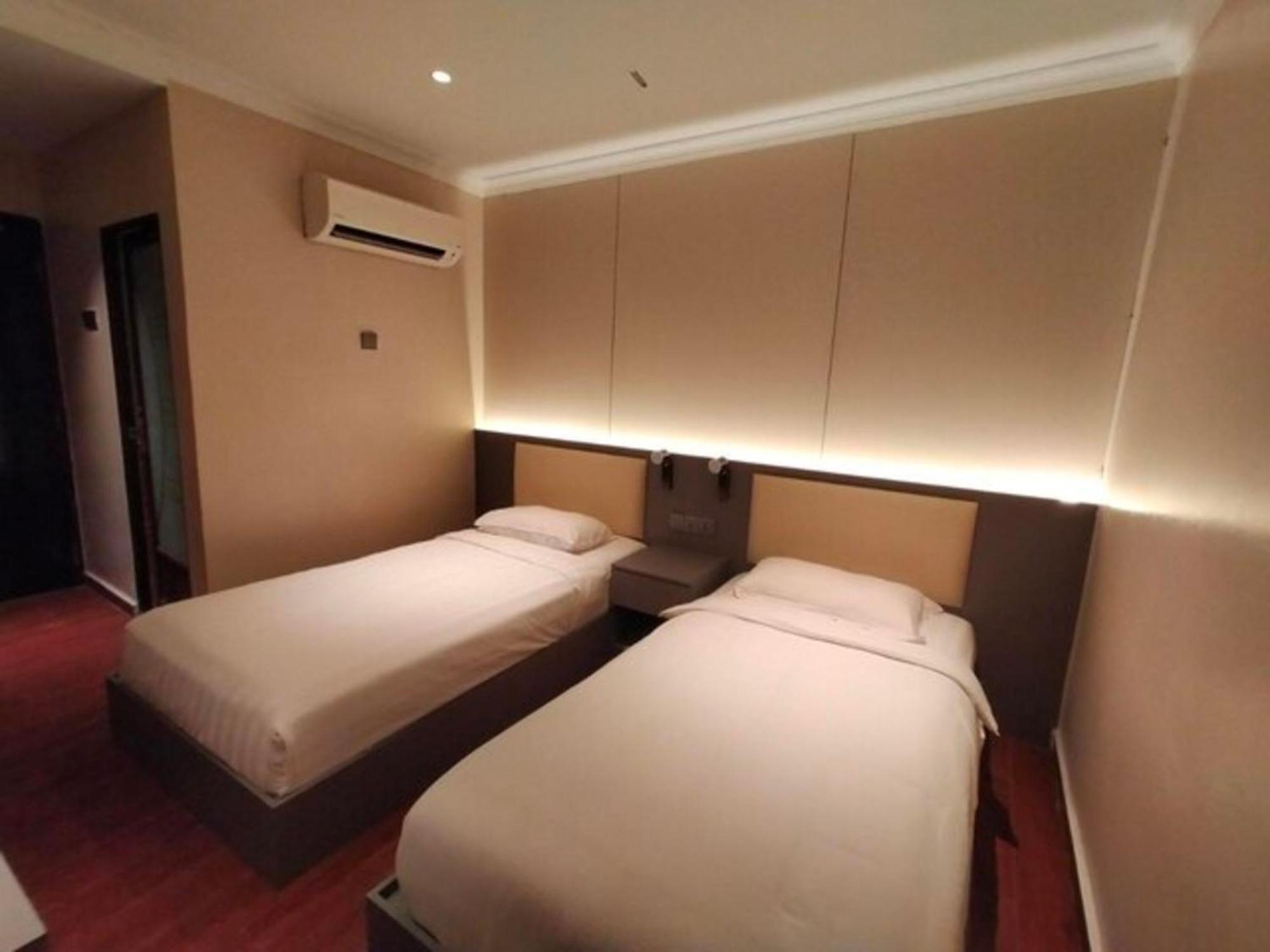 ג'ורג' טאון Super Oyo 998 Queen City Hotel מראה חיצוני תמונה