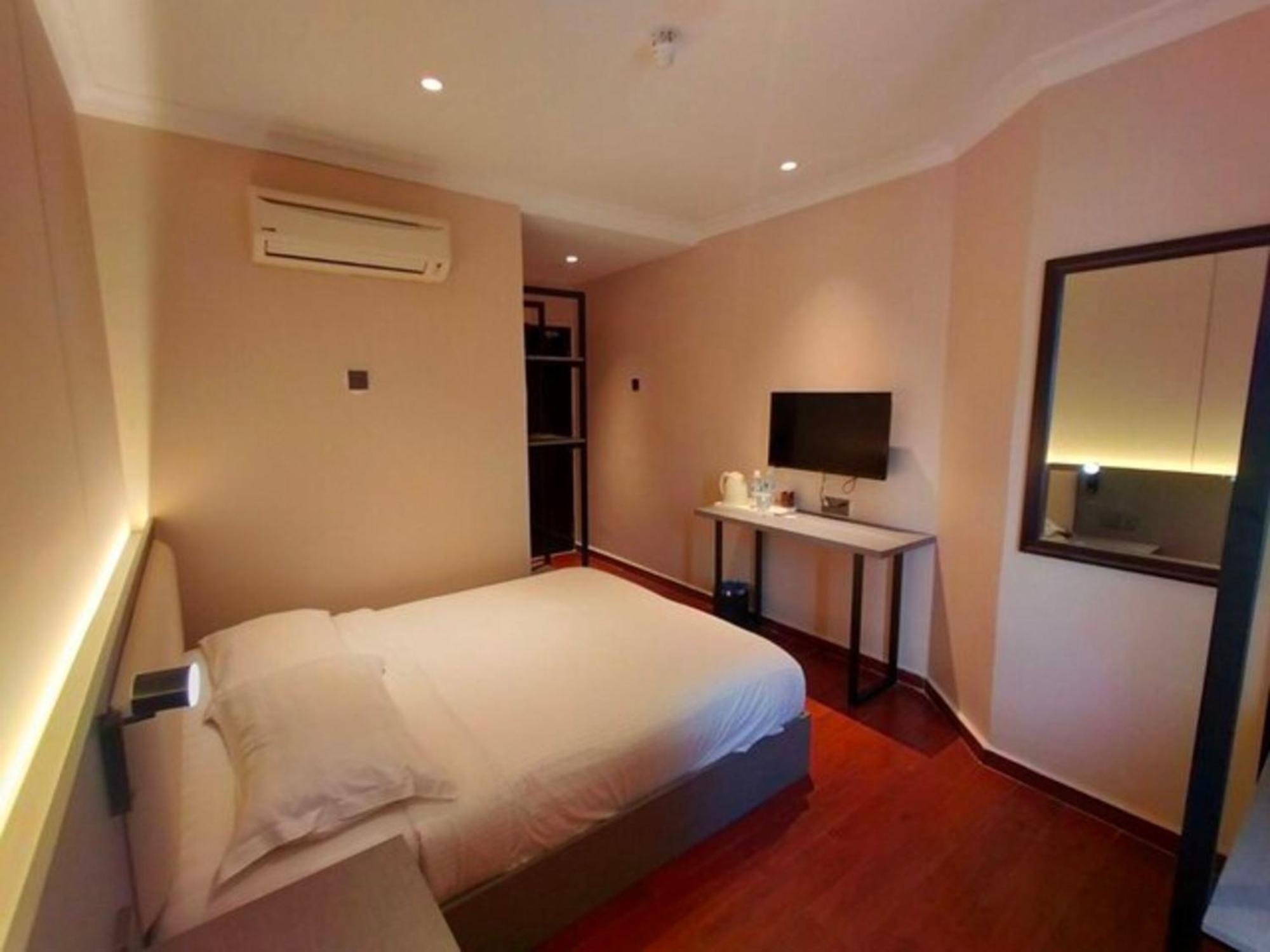 ג'ורג' טאון Super Oyo 998 Queen City Hotel מראה חיצוני תמונה