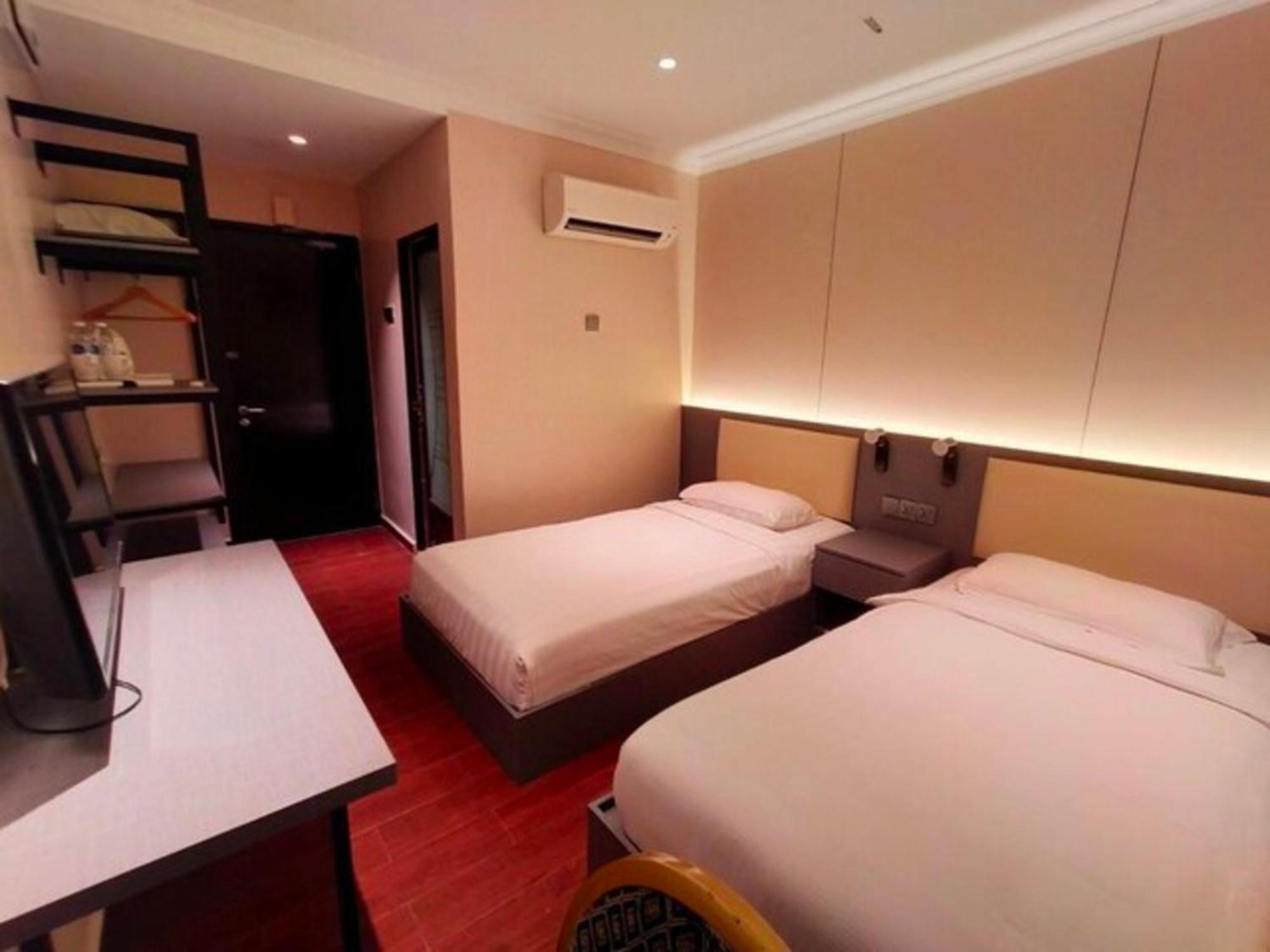 ג'ורג' טאון Super Oyo 998 Queen City Hotel מראה חיצוני תמונה
