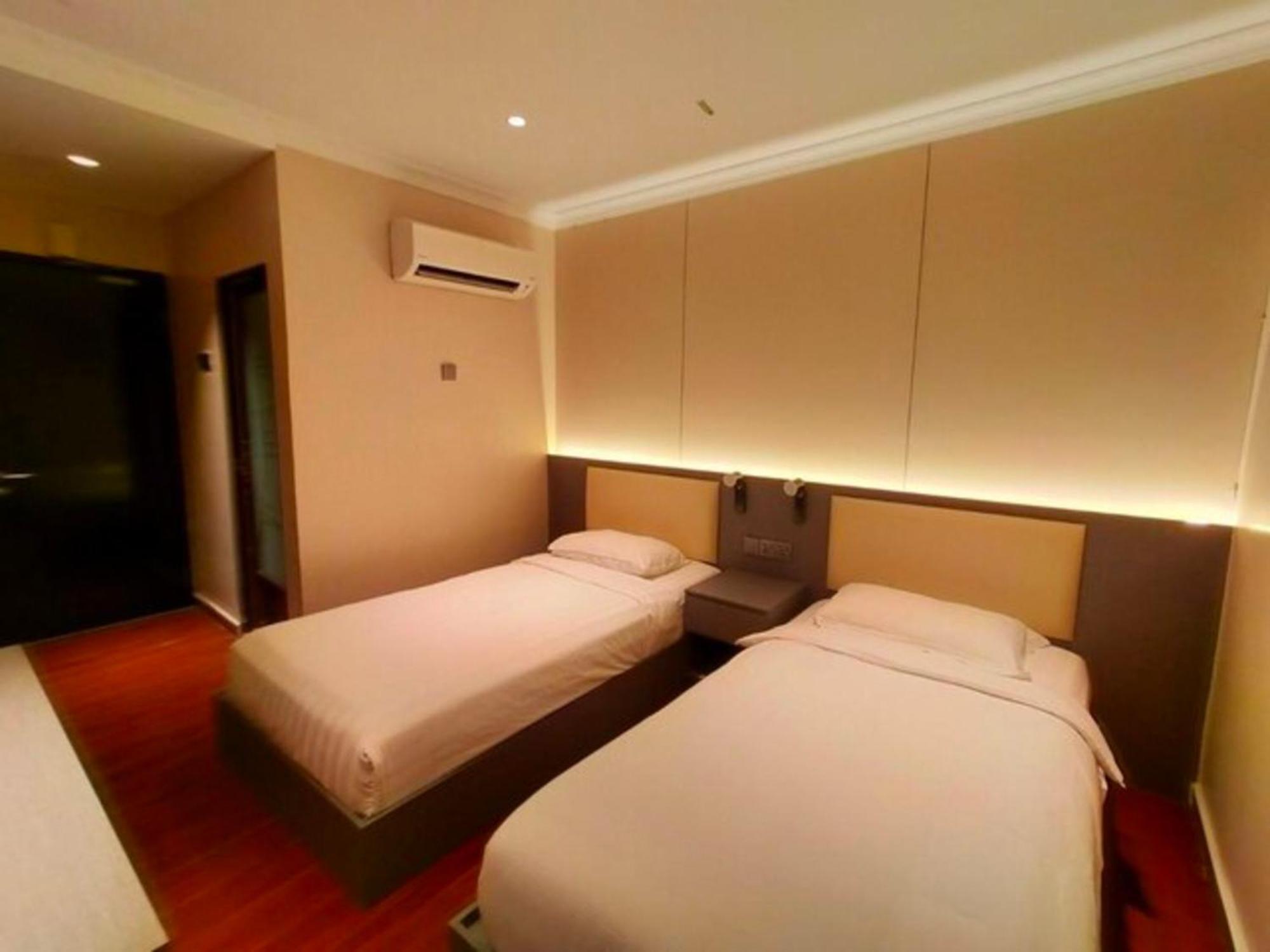 ג'ורג' טאון Super Oyo 998 Queen City Hotel מראה חיצוני תמונה