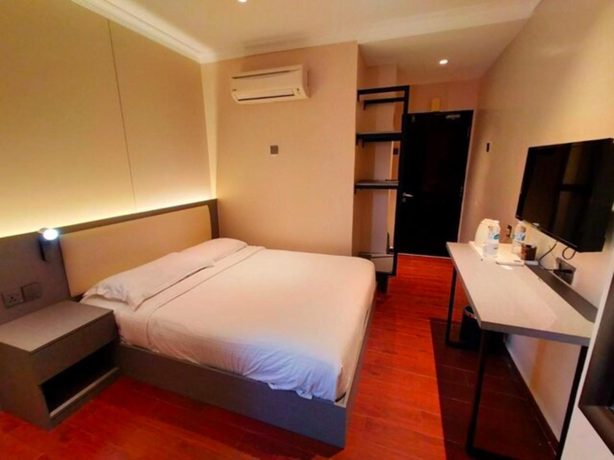 ג'ורג' טאון Super Oyo 998 Queen City Hotel מראה חיצוני תמונה