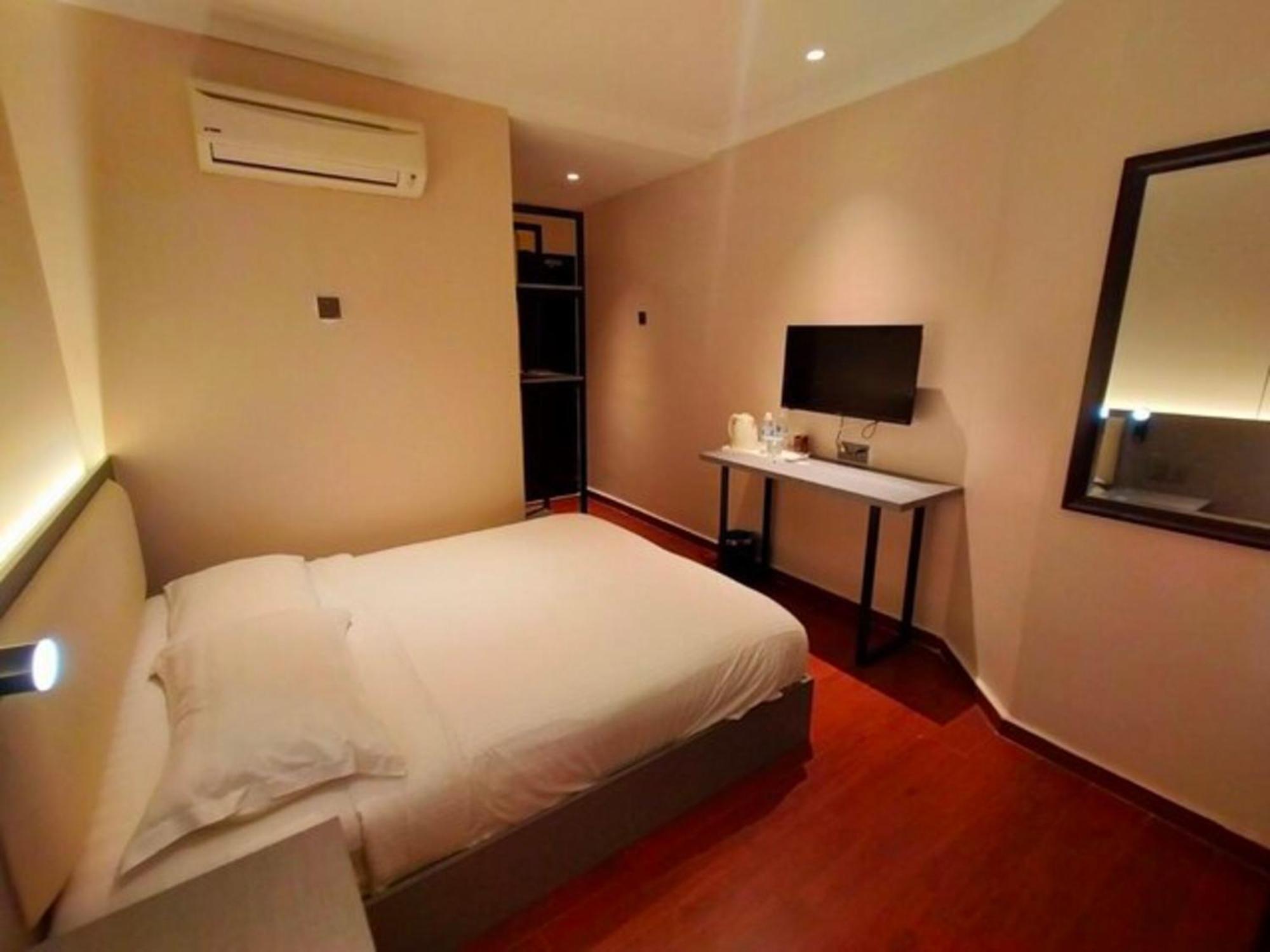 ג'ורג' טאון Super Oyo 998 Queen City Hotel מראה חיצוני תמונה