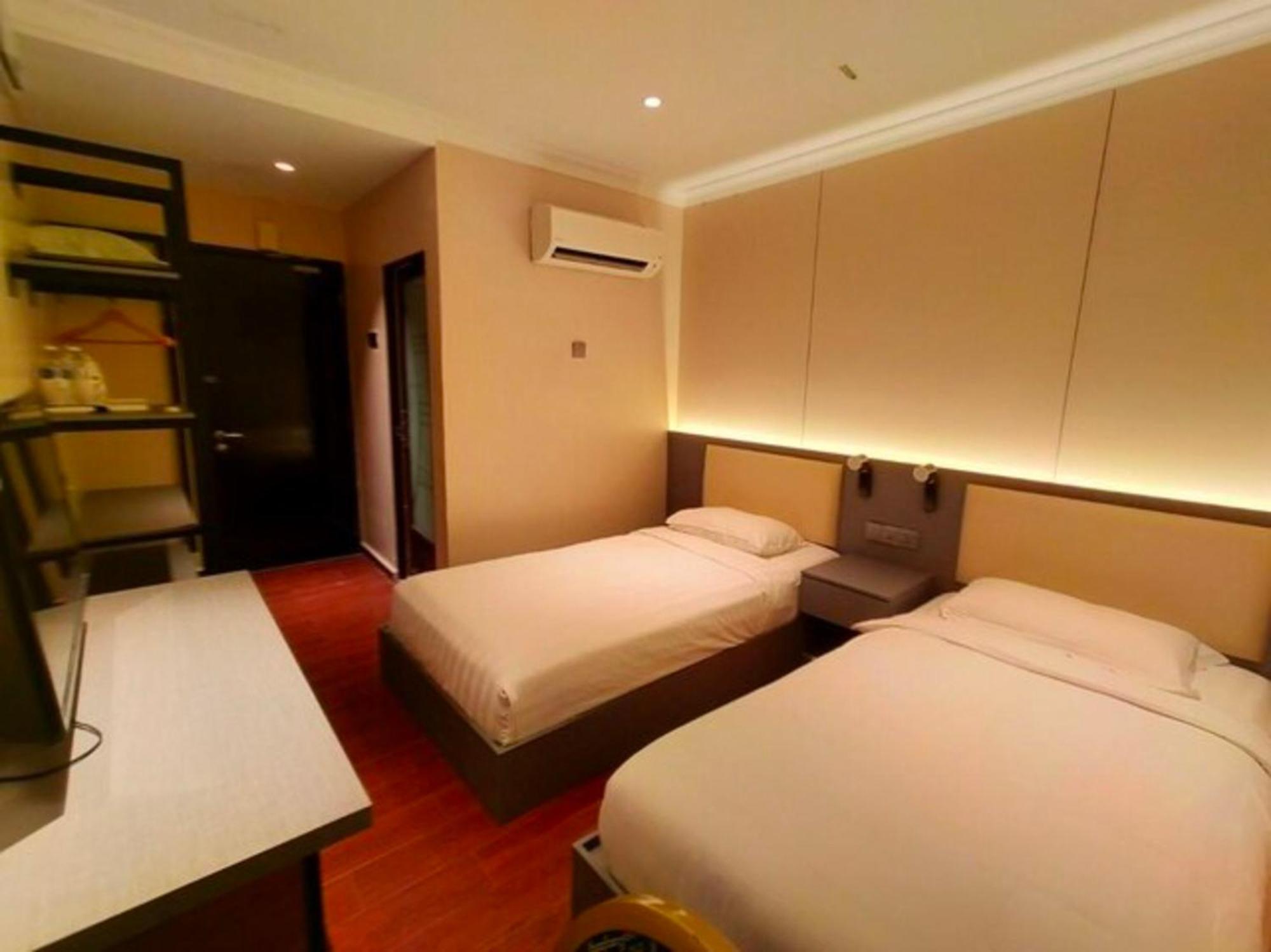 ג'ורג' טאון Super Oyo 998 Queen City Hotel מראה חיצוני תמונה